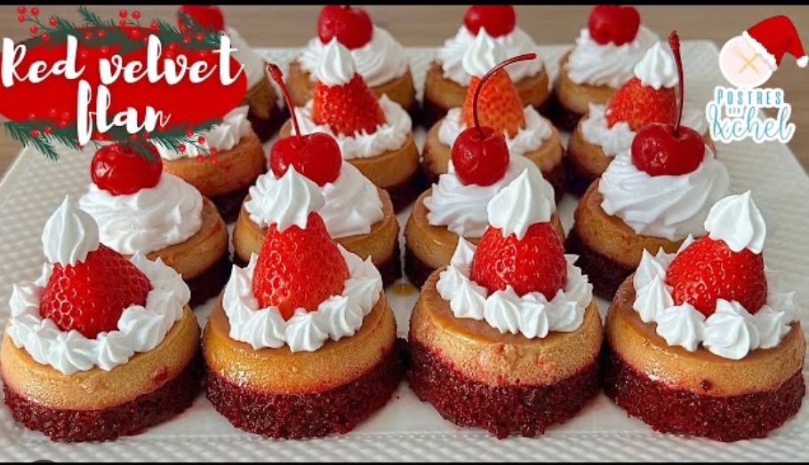 Postre red velvet con crema y fresas